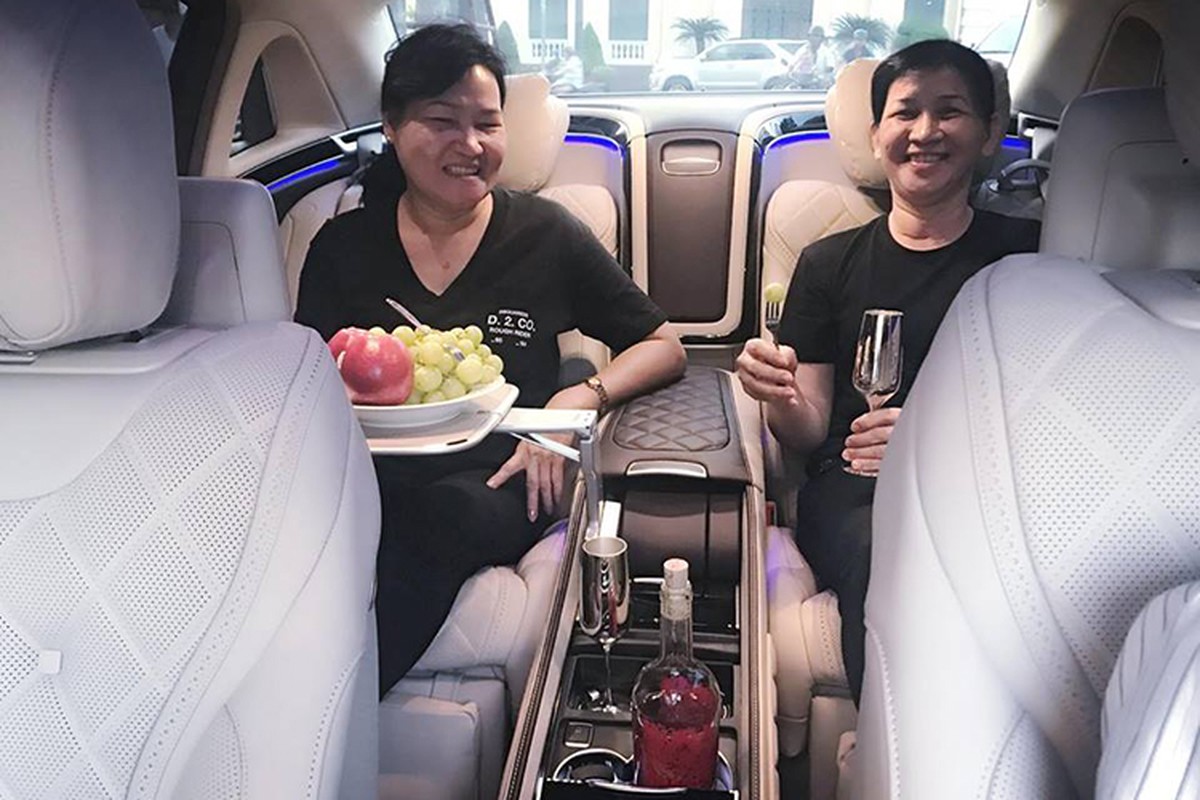 Ngoc Trinh cho me mua sam bang Mercedes-Maybach S500 11 ty-Hinh-2